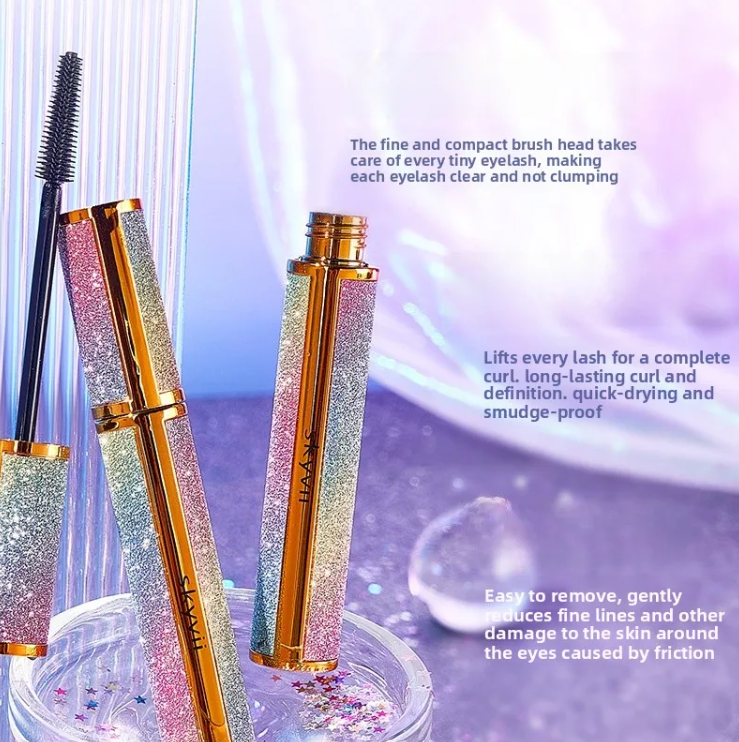 Mascara Noir Pour Des Cils Volumineux